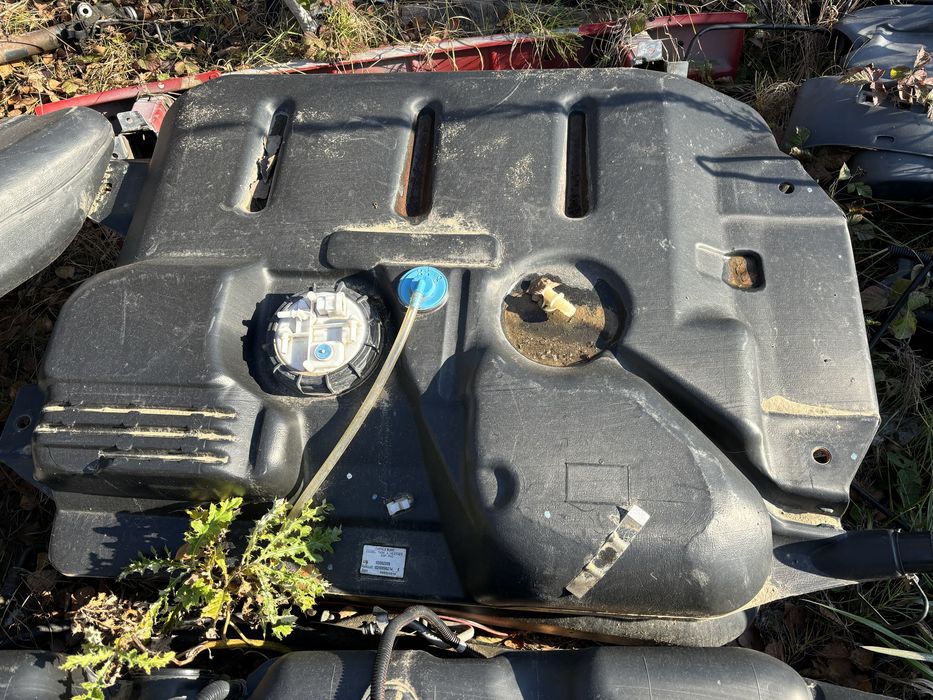 Zbiornik paliwa Trafic Vivaro 01-14r.