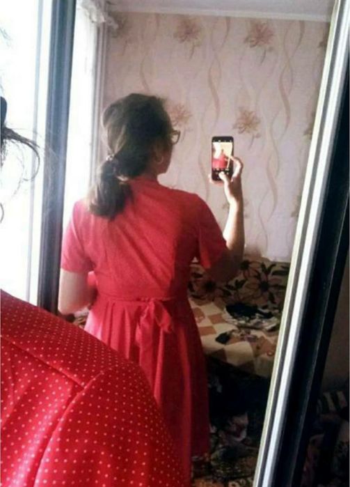 сукня (міді) червона в білий горох