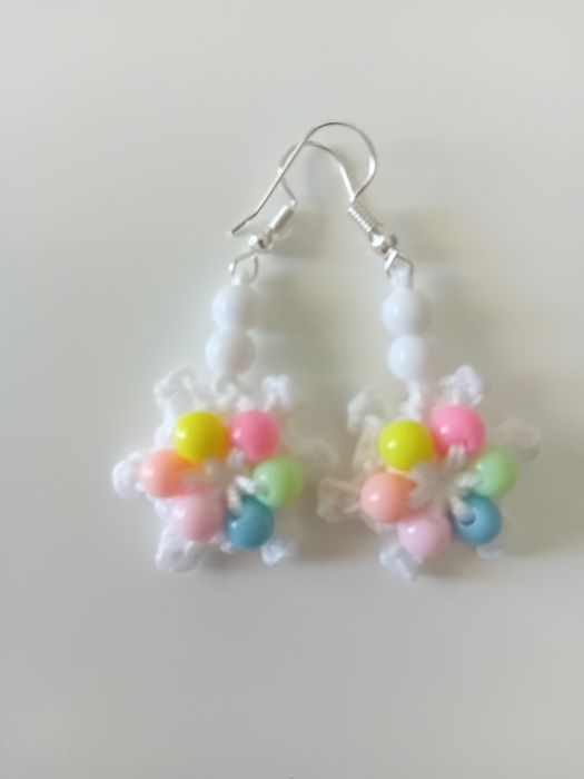 Brincos em crochê  com miçangas