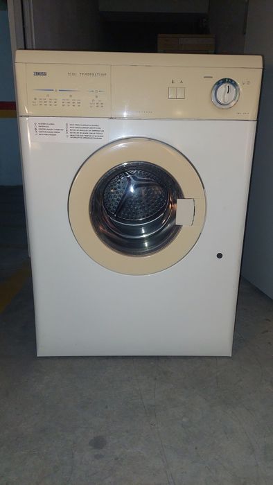 Máquina de secar roupa Zanussi em Évora