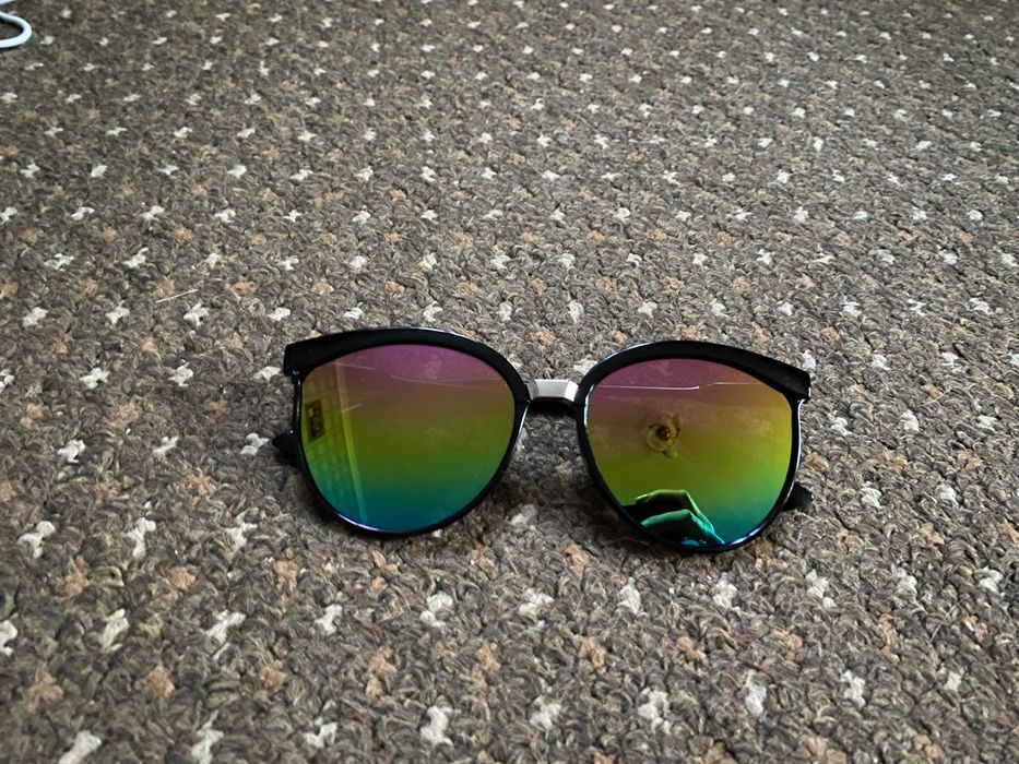 сонцезахисні окуляри