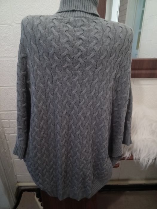 Женский свитер пончо