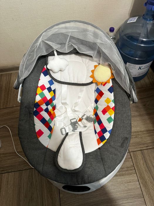 Продам дитяче крісло гойдалку (заколисуючий центр)