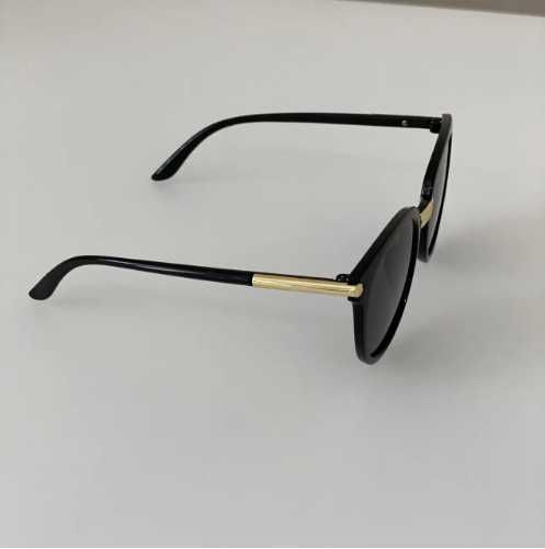 Жіночі чорні сонцезахисні окуляри