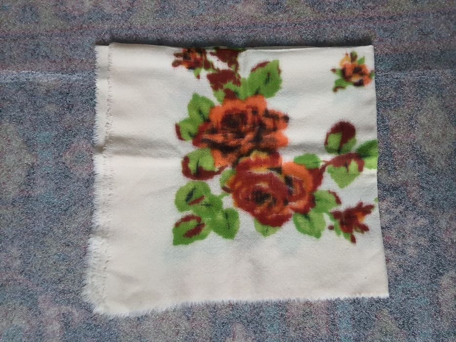 Хустка шерстяна в чудовому стан (65см. х 65см.)і