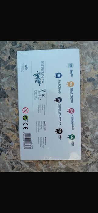 Фарби одна відкрита