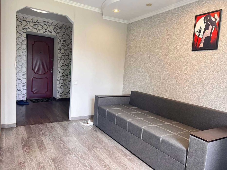 Продам велику 18,7м.кв. кімнату з ремонтом в гуртожитку біля м.Лісова і Чернігівська. ТЕРМІНОВО