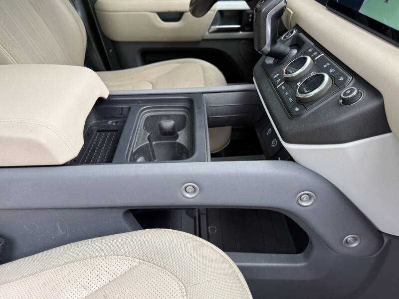 2020 Land Rover Defender 110 SE