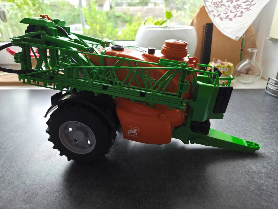Opryskiwacz zaczepiany AMAZONE UX 5200 - Bruder 2207