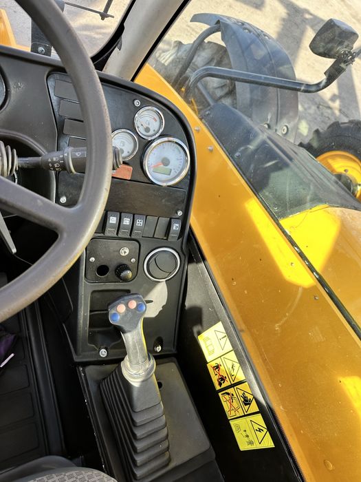 Телескопічний навандажувач JCB