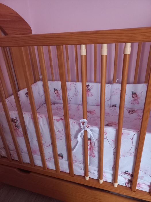 Łóżeczko drewniane 120×60 cm z materacem,ochraniaczami ,przescieradlem