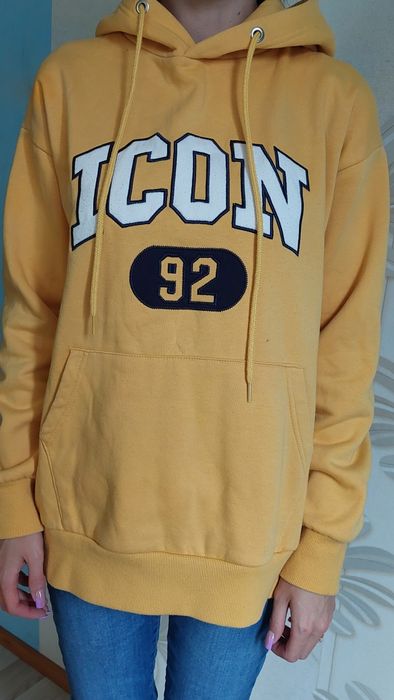 Żółta bluza z kapturem