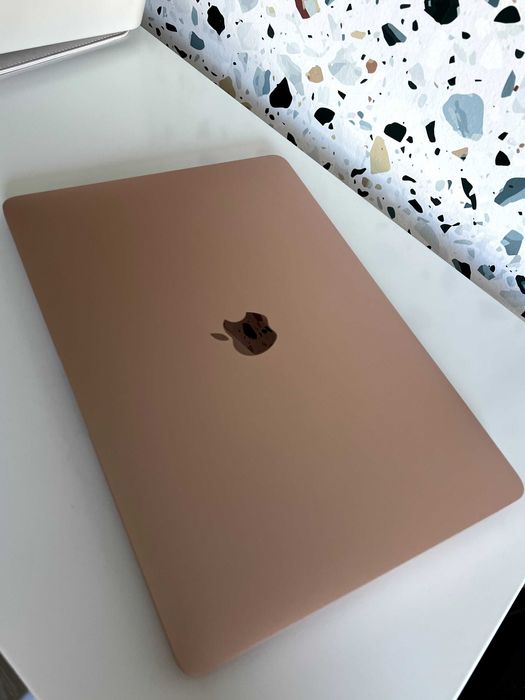 【美品】MacBook Air 2019 SSD256ローズゴールドパソコンPC 価格据置きでパワーアップした新型「MacBook」、新色ローズ