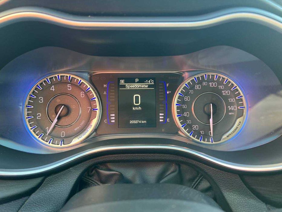 В продажі Chrysler 200 2014 року випуску.