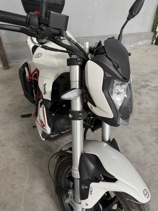 Benelli BN 125 - Cor Branco - Menos de 2400km
