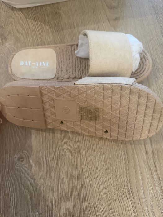 Sprzedam nowe klapki damskie