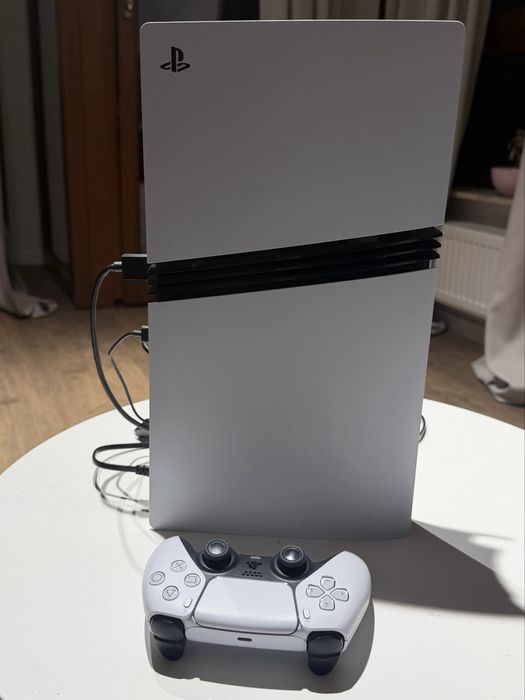PS5 Pro 2TB (PlayStation 5 Pro) + pad DualSense – stan idealny