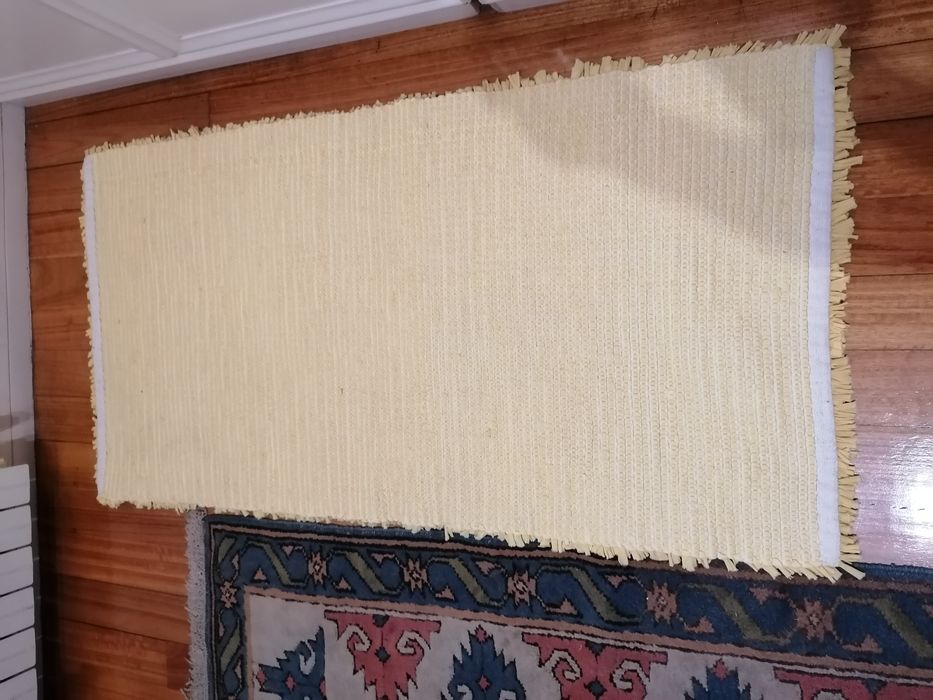 Tapete amarelo 135x70muito bonito