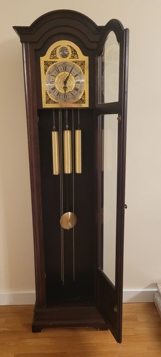 Relógio de pé marca Tempus Fugit