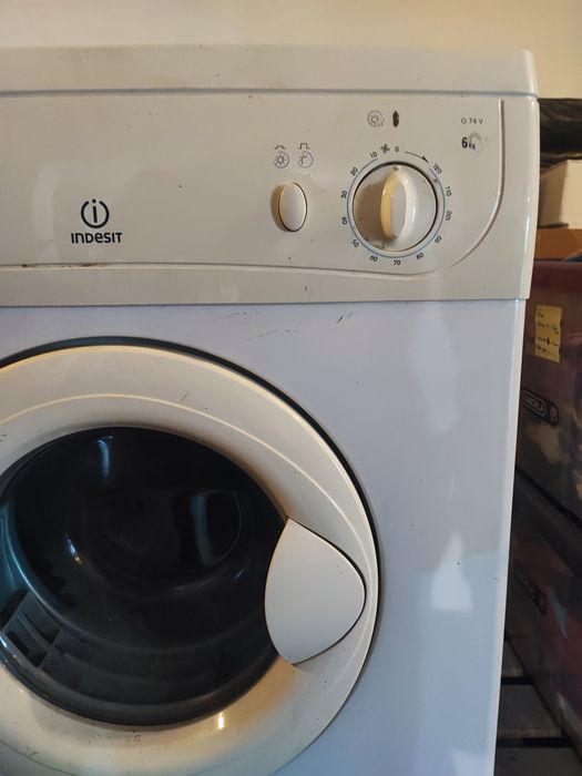 Máquina secar roupa