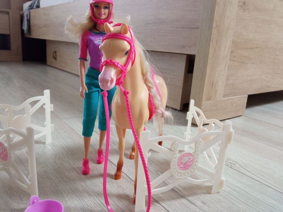 Barbie wraz z koniem