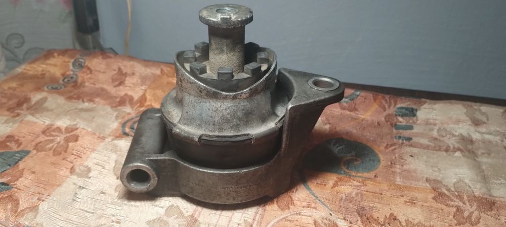 Подушка двигуна зафіра б