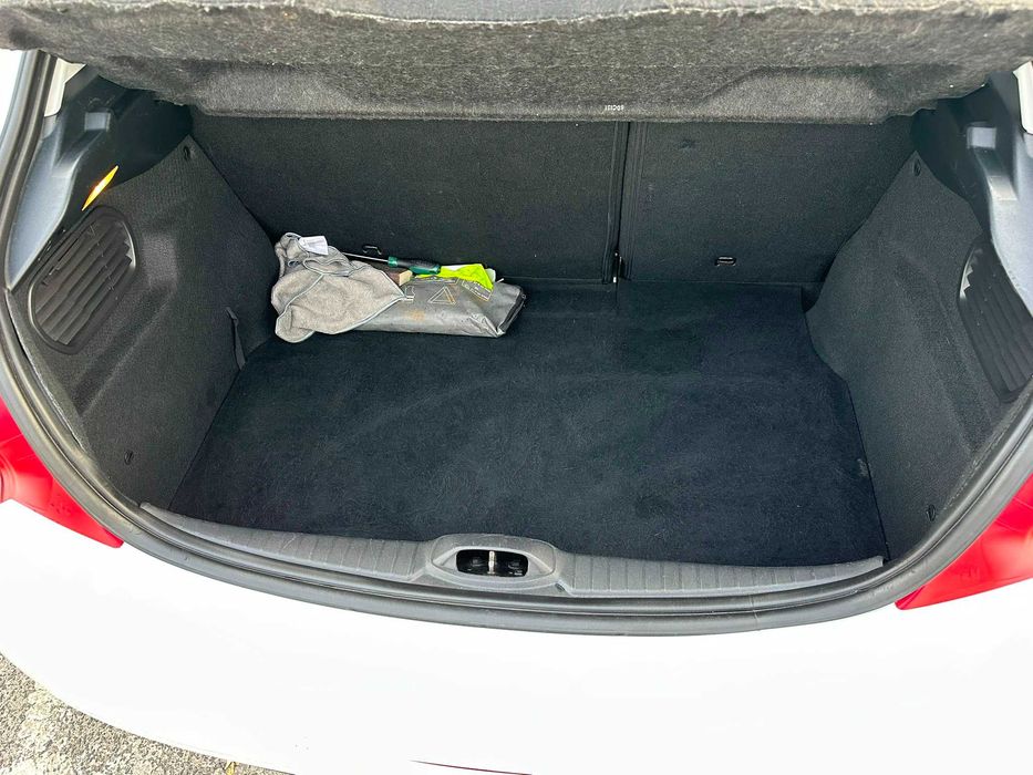 Peugeot 208 1.4 VTi Active – 2012 | 3 Portas | Pronto a Circular