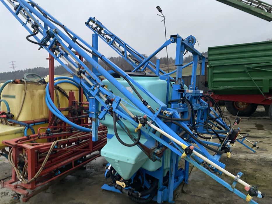 Opryskiwacz zawieszany Berthour progres