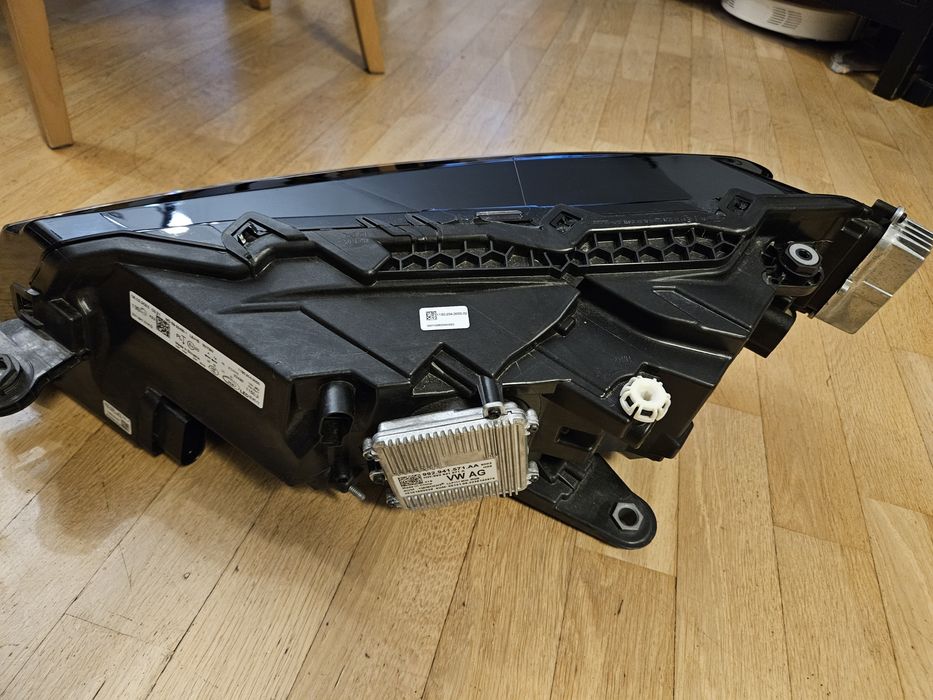 Lampa prawa LED Matrix SKODA SUPERB III