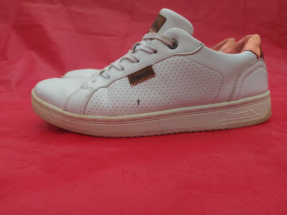 Bench. Оригинальние кожа ,42.5-розм.