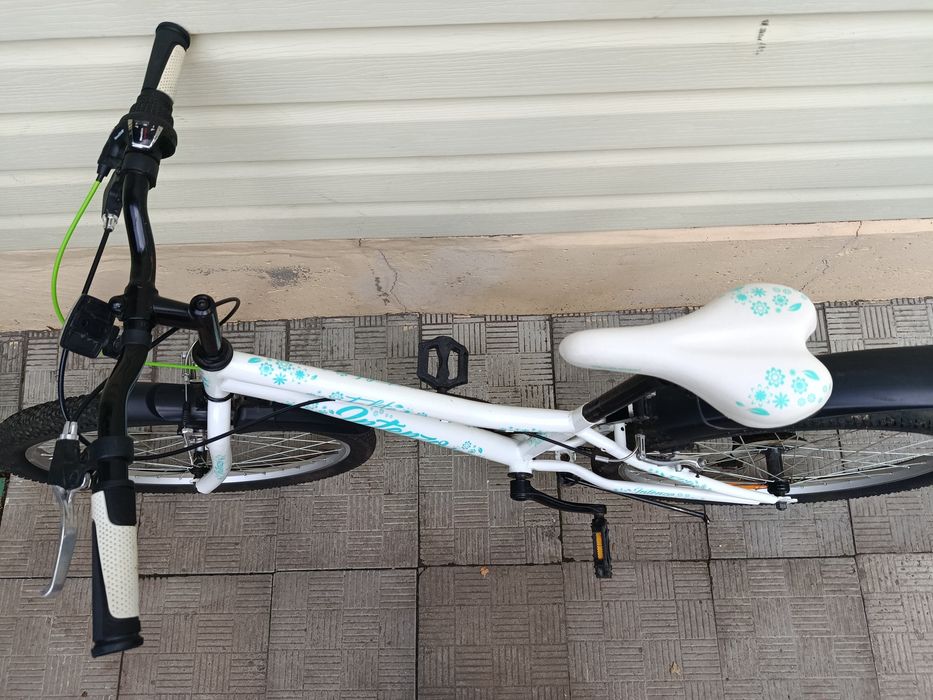 Велосипед дитячий для дівчинки.