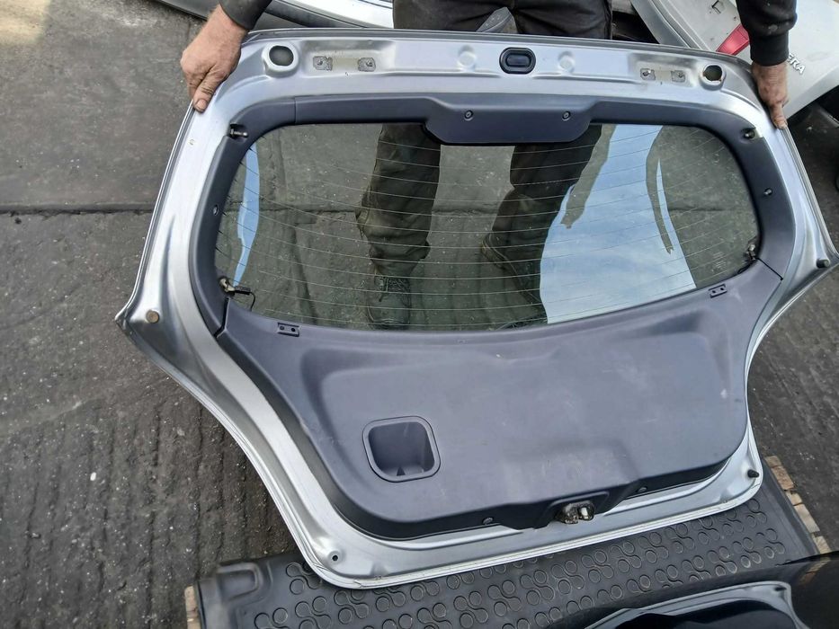 Nissan Almera N16 HB klapa bagażnika