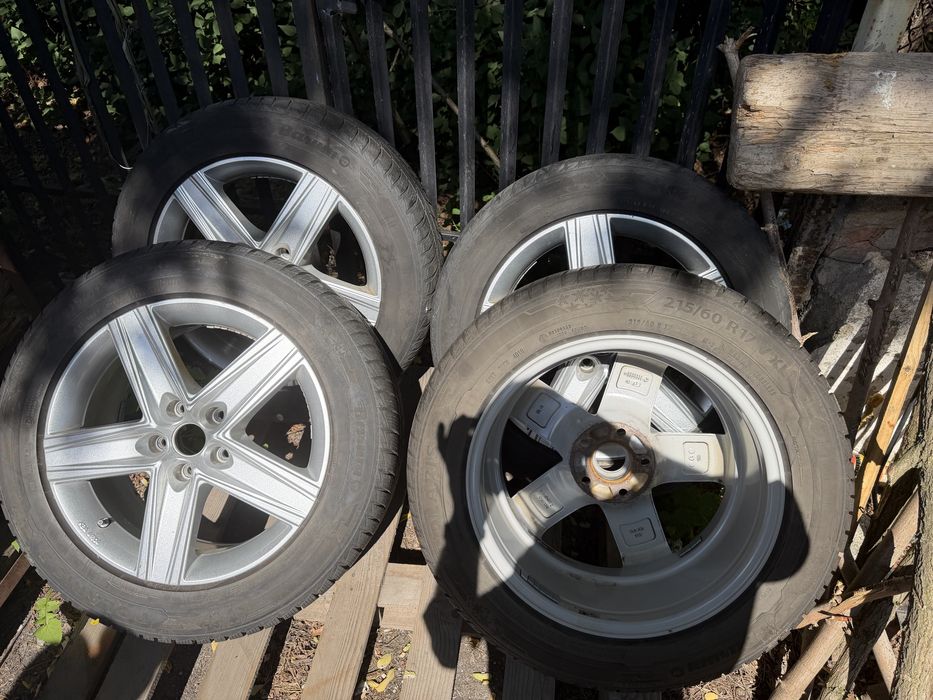 Na sprzedaż komplet 4 kół zimowych (alufelgi + opony) pasujących do aut typu SUV / Crossover.