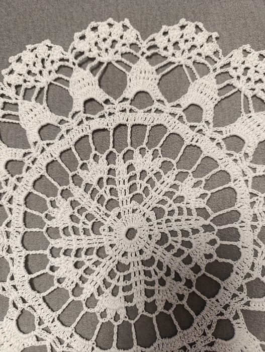 Serwetka biała  śr.33 cm