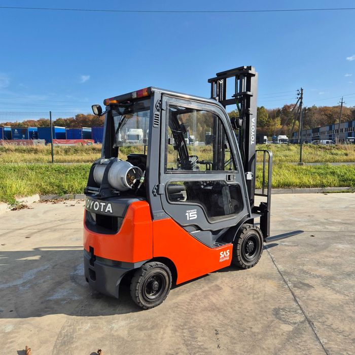 TOYOTA 1,5 тон Кабіна