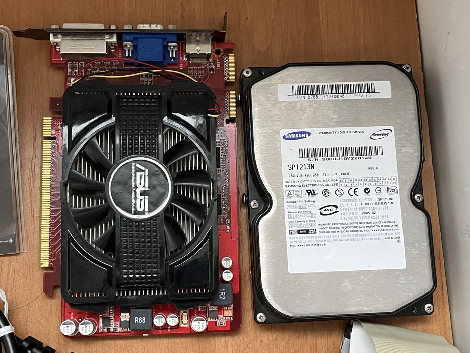 Комплектующие и сетевые кабели для компьютера