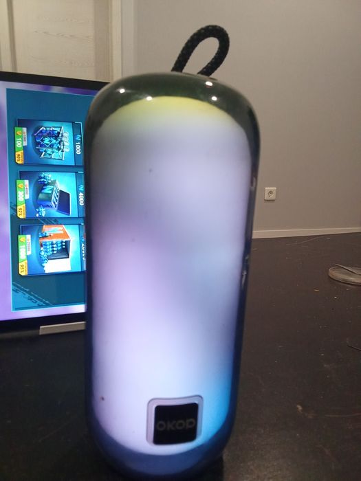 Tablet, teclado, coluna e rato