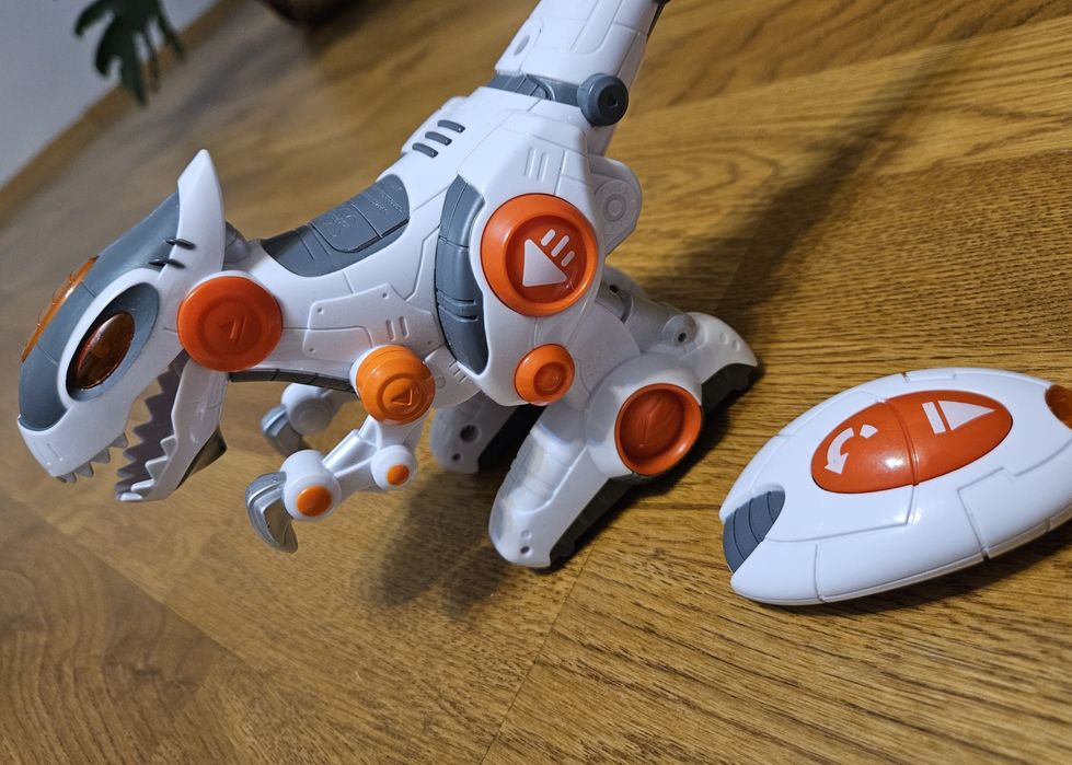 zdalnie sterowany dinozaur Smiki na pilot jeżdżący