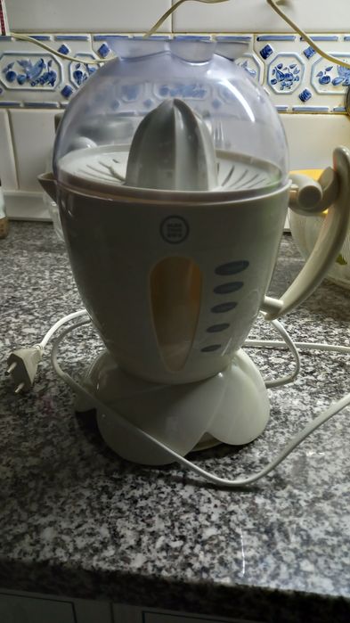 Espremedor de laranjas eletrico