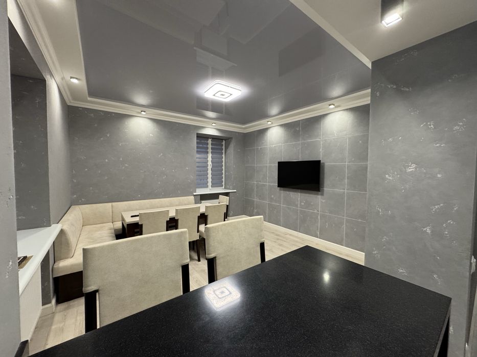 Центр. Сучасний, новий ремон, меблі, техніка. Ніхто не жив