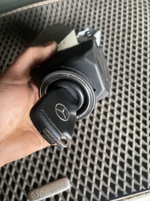 Замок и защёлка Mercedes 210-й