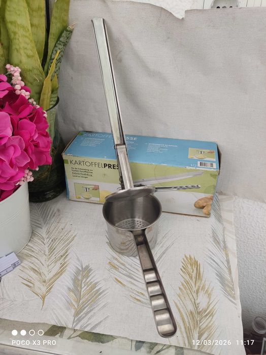 Espremedor de batatas e legumes