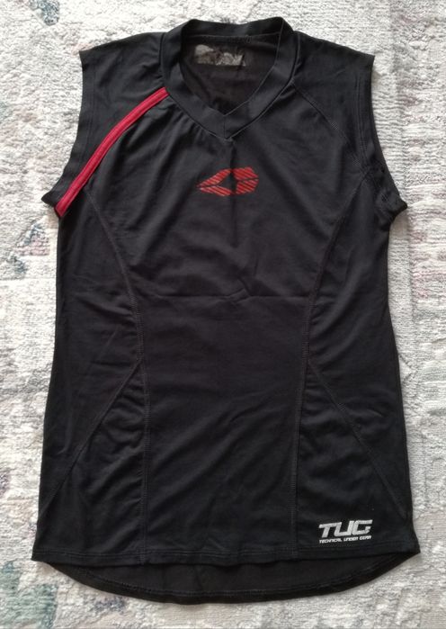 Czarna bluzka sportowa damska na siłownię, fitness