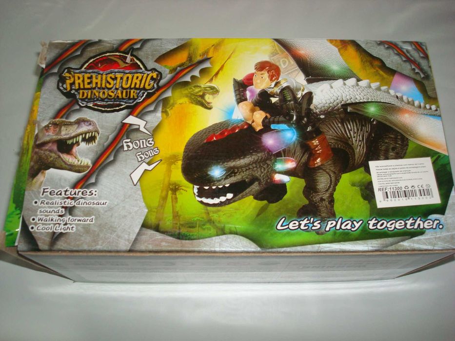 Boneco "Dragão desdentado" a pilhas64738284102531122