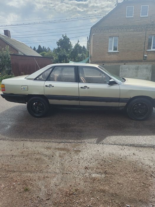Ауди 100 с3 у хорошому стані