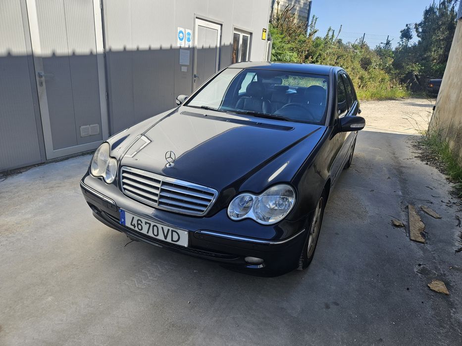 Mercedes-Benz C220 CDI Avantgarde • Android Auto • Pele • Nacional