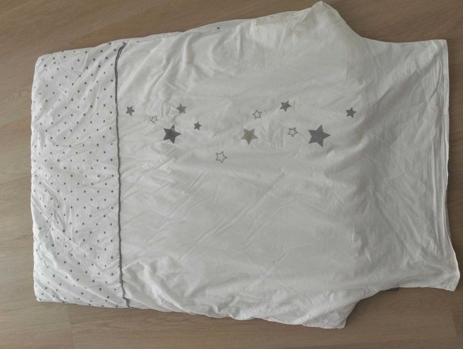 Capa cama bebé e almofadas