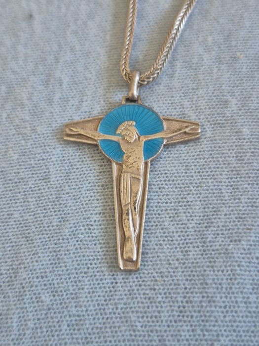 Łańcuszek srebrny z krzyżykiem, ładny splot