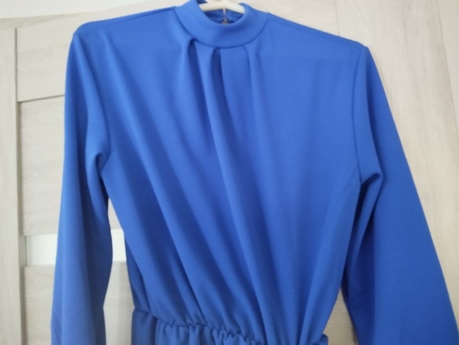 Sukienka ze ściągaczem