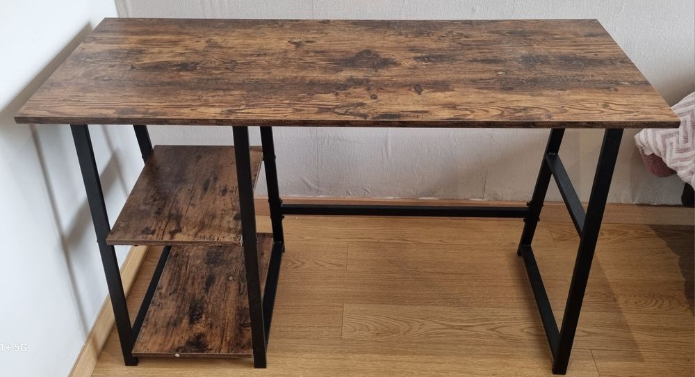 Secretaria de madeira e pés em ferro medidas 120 x50 x75